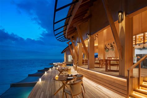 Luxury Hotels & Resorts: Mindful Experiences .
